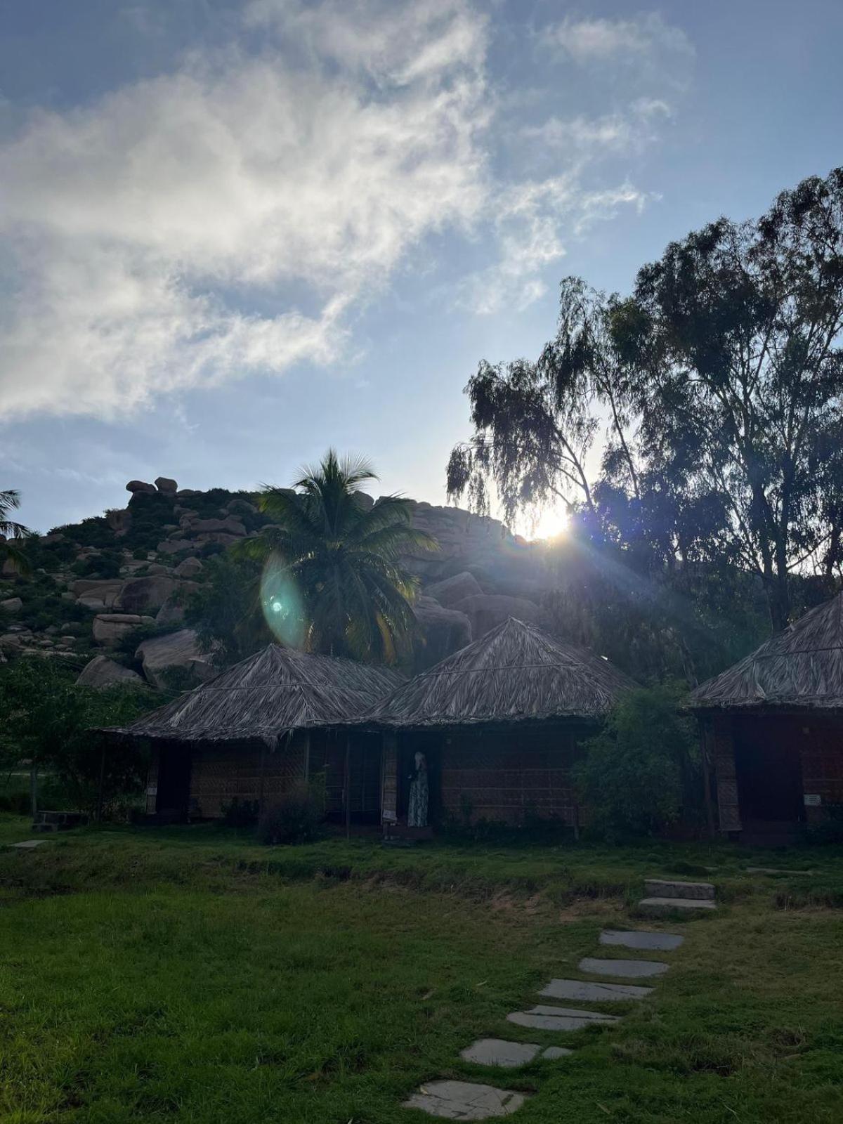 Banana Tree Home Stay Хампи Экстерьер фото